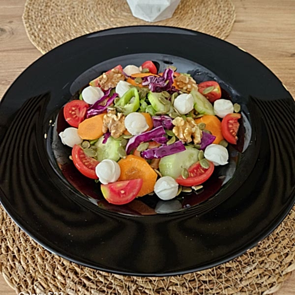 Peynirli Mevsim Salata